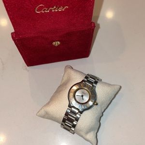 Preowned Must de Cartier 21 watch.  
Needs battery.